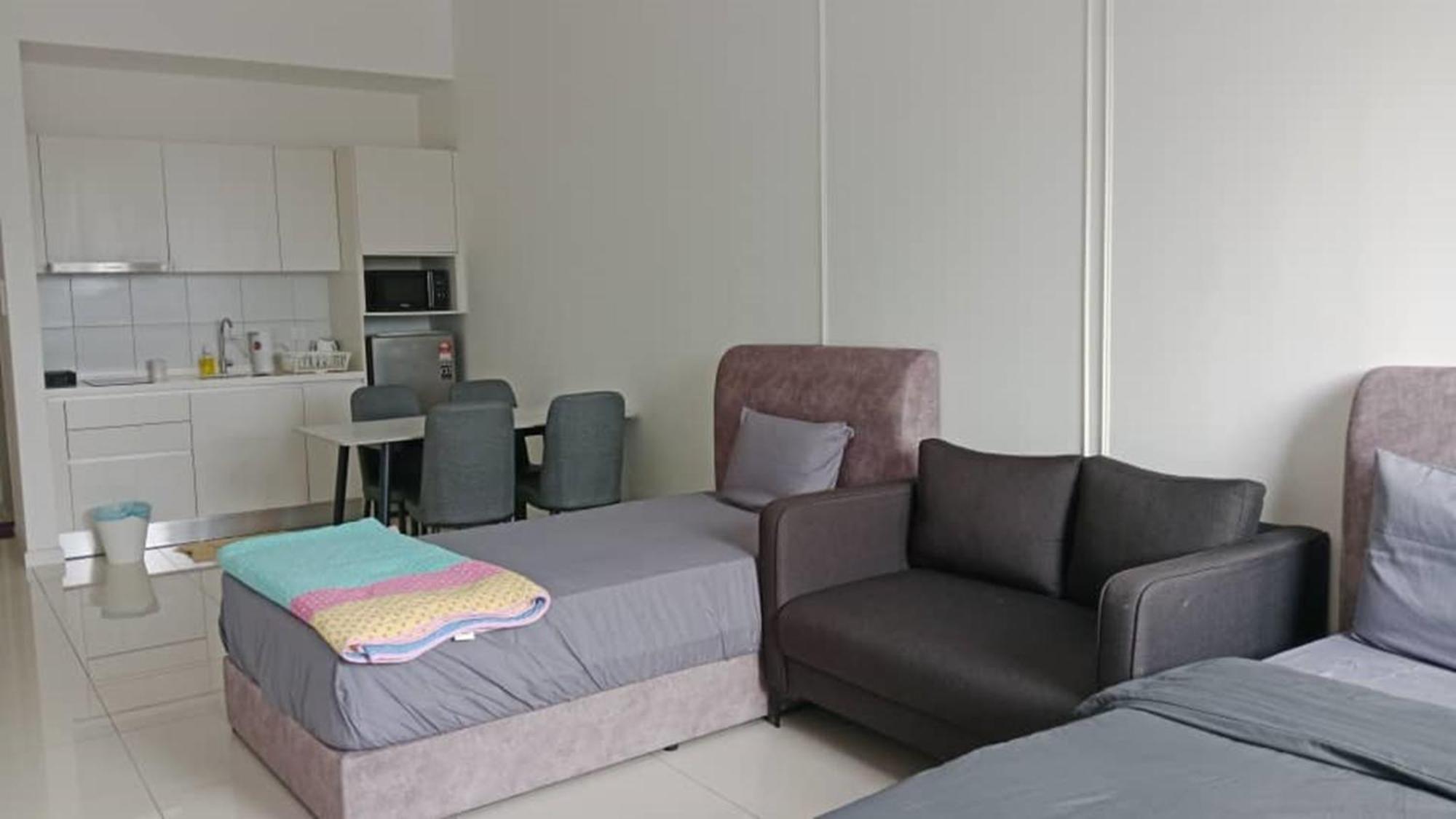 Chambers By Gloria Homes Apartment *